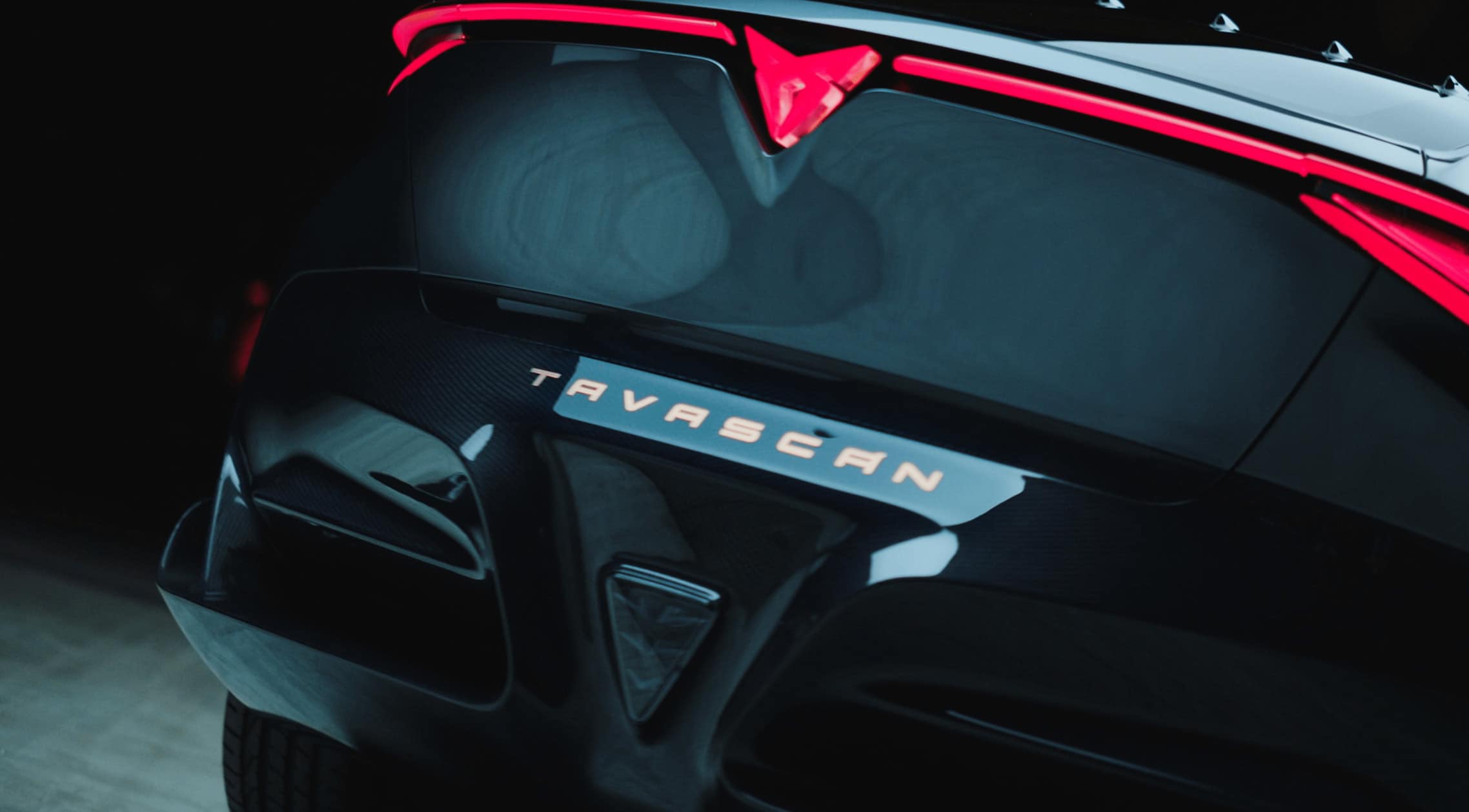 CUPRA Tavascan with coast-to-coast lights CUPRA Tavascan with coast-to-coast lights